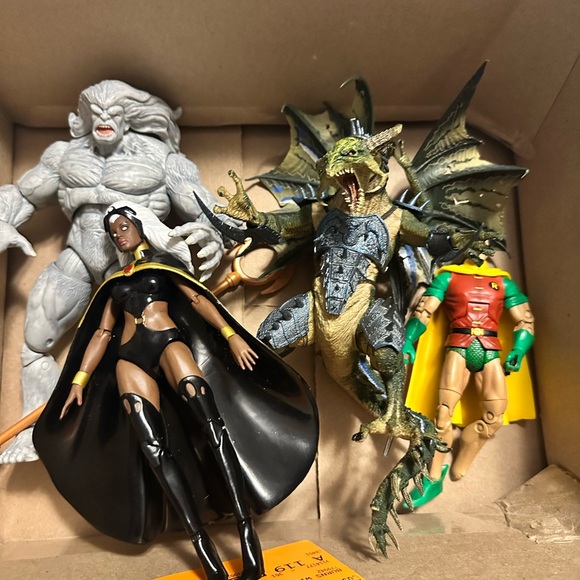 Marvel figurines bundle - Picture 1 of 2